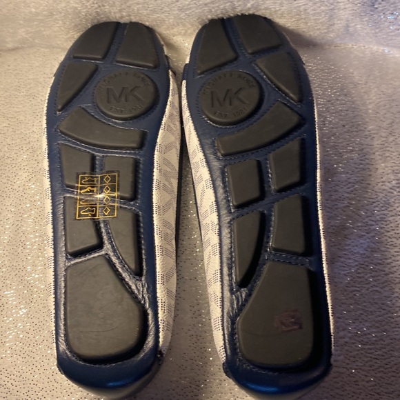 Michael Kors shoes $40 size 6 1/2 - Picture 5 of 6